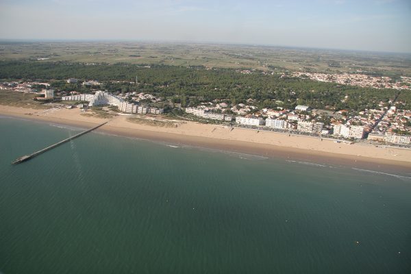 Grand plage de saint jean de monts à 4 km de notre camping 3 étoiles