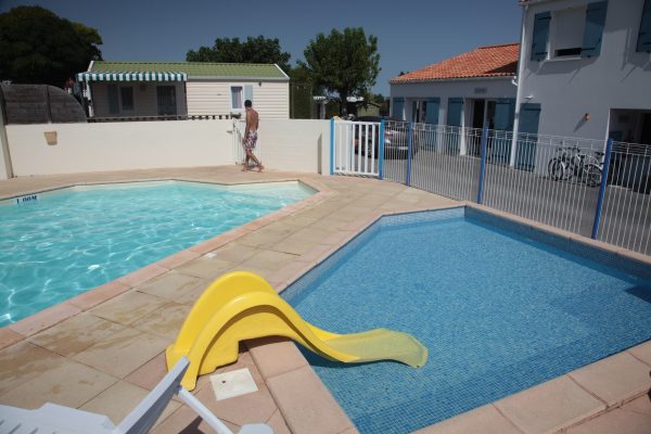 Petit bassin ou pataugeoire de la piscine chauffée du Logis en Vendée