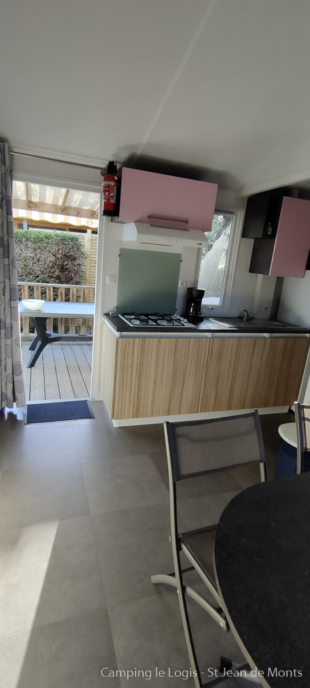 Coin cuisine mobil-home 4 personnes camping Saint Jean de Monts