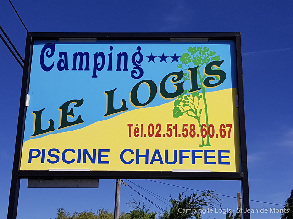 Panneau du camping le Logis sur la route 