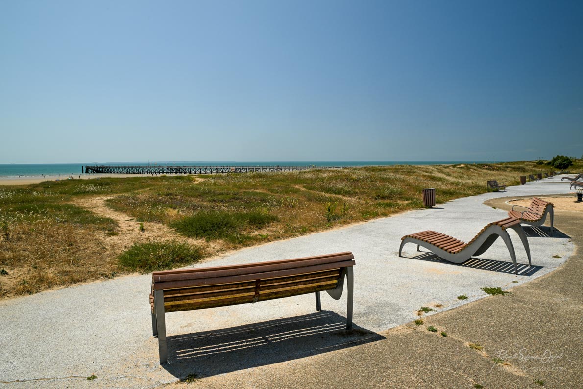 Fauteuil pour regarder la mer le long du remblai
