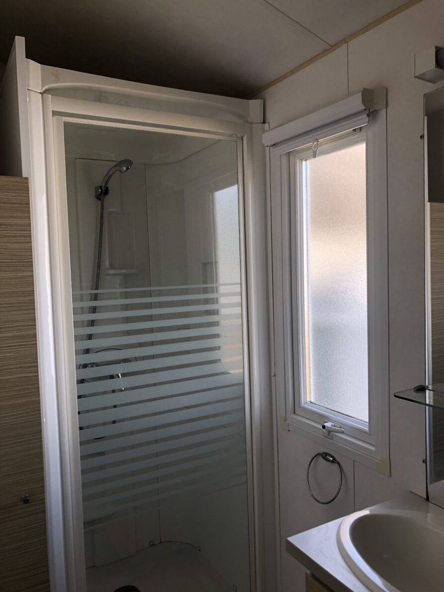 salle d'eau du mobil-home